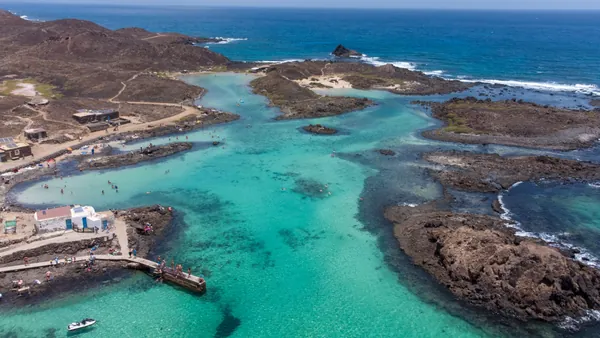 Vista aérea de Isla de Lobos, uno de los principales atractivos turísticos de Fuerteventura.