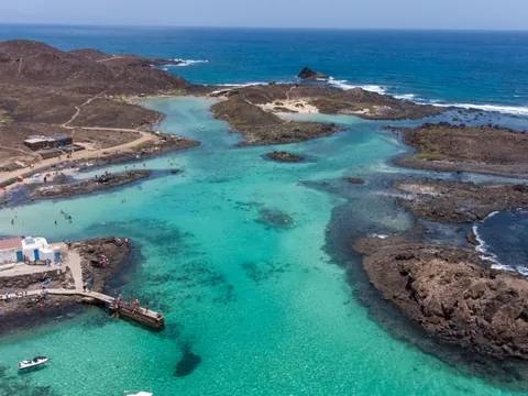 Vista aérea de Isla de Lobos, uno de los principales atractivos turísticos de Fuerteventura.