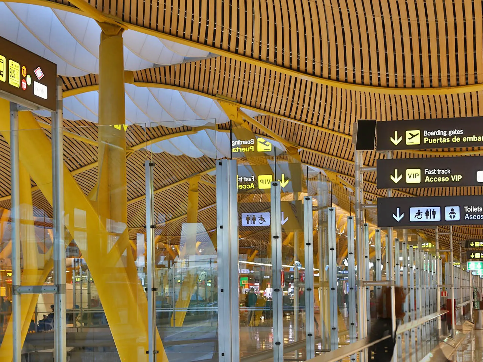Terminal 4-Aeropuerto de Madrid-Barajas Adolfo Suárez-Guía-Viaje-buendiatours