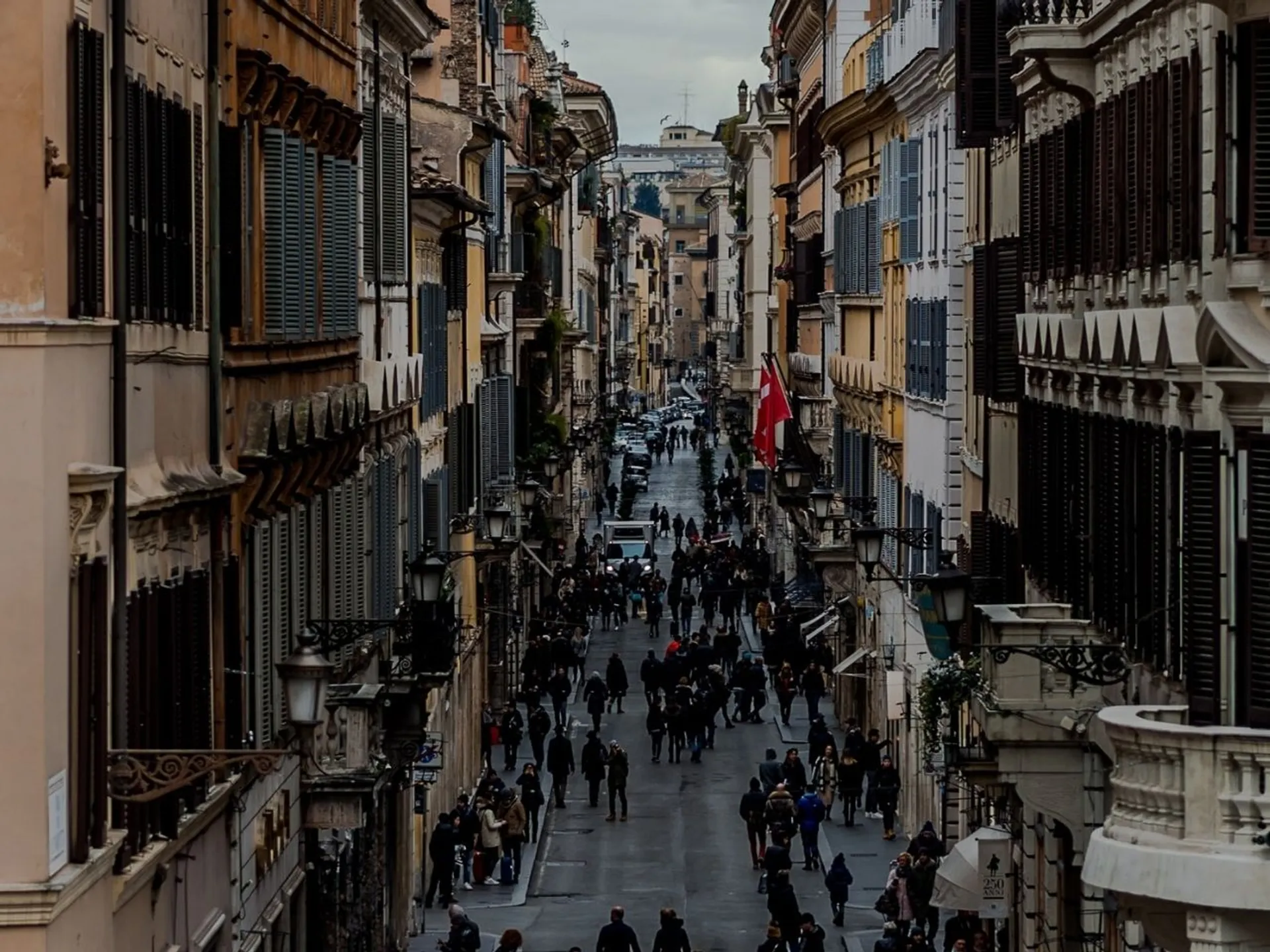 Via del Condotti Roma - Plaza España de Roma - Qué ver en Roma - Guía de Viajes Roma - Buendía Tours