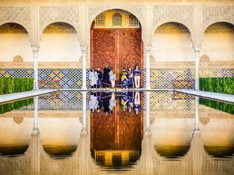 Patio de los Arrayanes, La Alhambra de Granada.