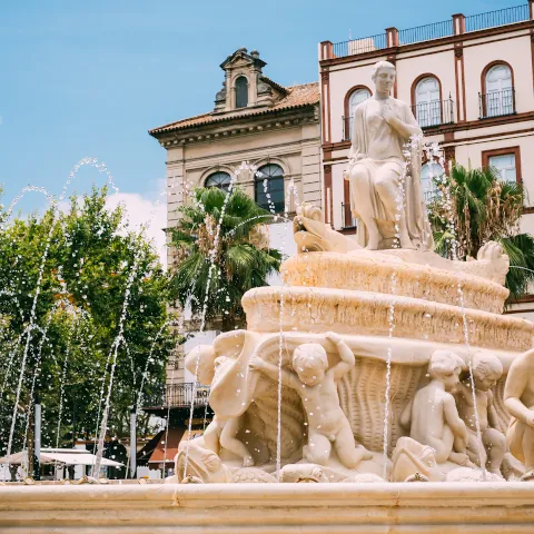 Fuente en la Puerta de Jerez de Sevilla - Puerta de Jerez - Qué ver en Sevilla - Guía de viaje Sevilla - Buendía Tours