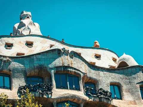 Fachada ondulada y chimeneas Casa Milà (La Pedrera)