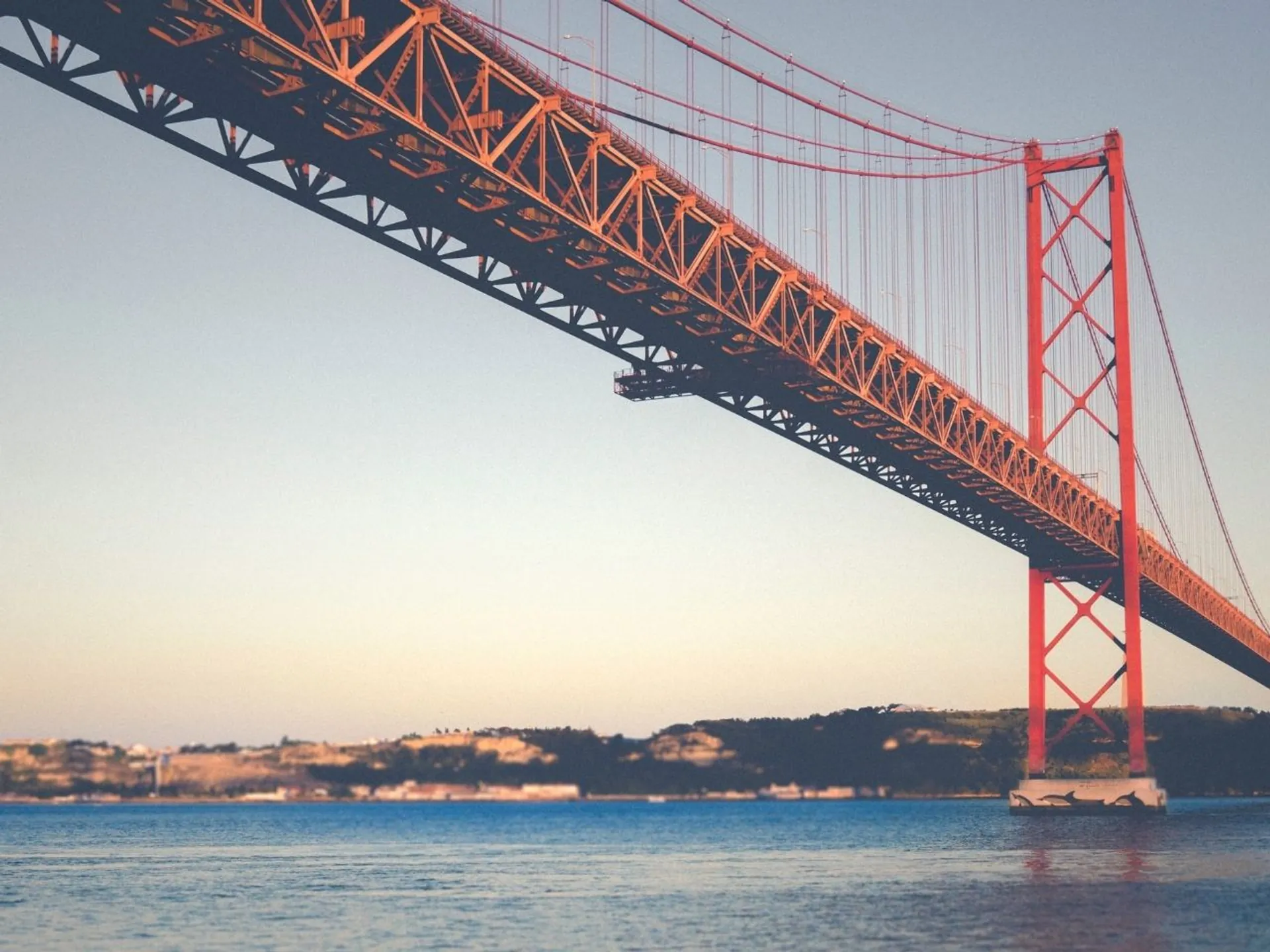 Puente 25 abril Lisboa monumentos principales Buendía Tours