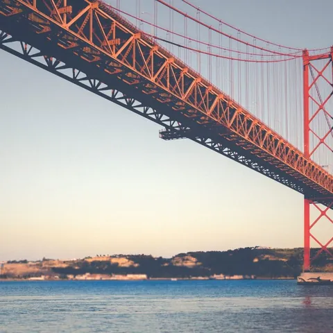 Puente 25 abril Lisboa monumentos principales Buendía Tours