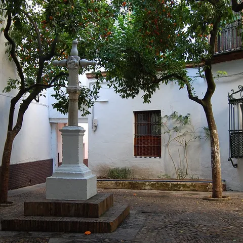 Plaza Santa Marta - Qué ver en Sevilla - Guía de viaje Sevilla - Buendía Tours