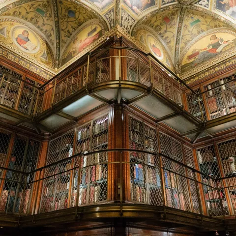 Salón The Morgan Library&Museum lleno de libros - The Morgan Library&Museum - Museos de Nueva York - Qué ver en Nueva York - Guía de Viajes Nueva York - Buendía Tours