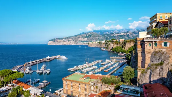 Vistas del golfo de Nápoles desde Sorrento, una localidad famosa en la costa italiana.