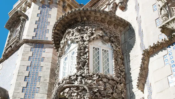 Detalles arquitectónicos del Palacio da Pena, Lisboa, Portugal