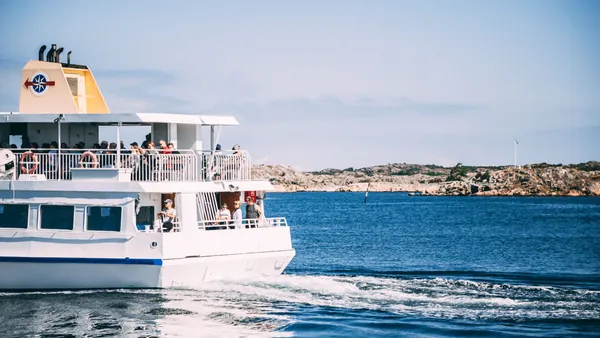 Excursión con paseo en barco por la costa gallega