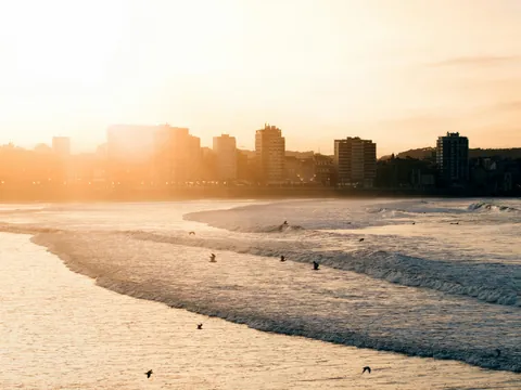 Tour panorámico en tuk tuk por Gijón