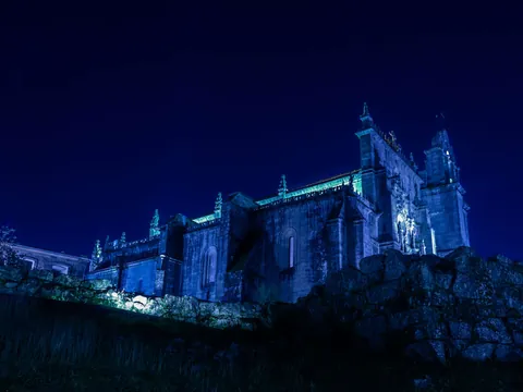 free tour nocturno Pontevedra Secretos leyendas visita guiada gratuita Galicia