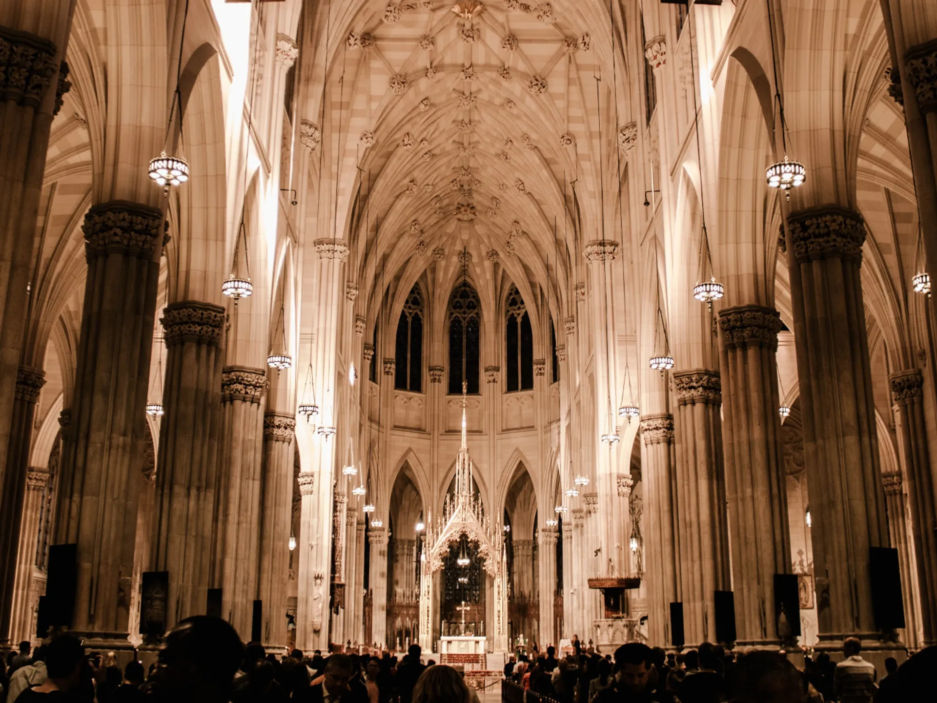Vista interior de la Catedral de San Patricio - Catedral de San Patricio - Qué ver en Nueva York - Guía de Viajes Nueva York - Buendía Tours