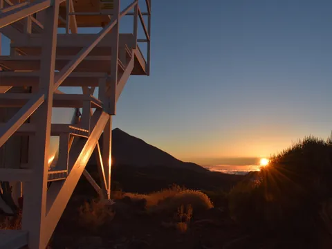 Escaleras para subir a lo alto del observatorio de Tenerife.