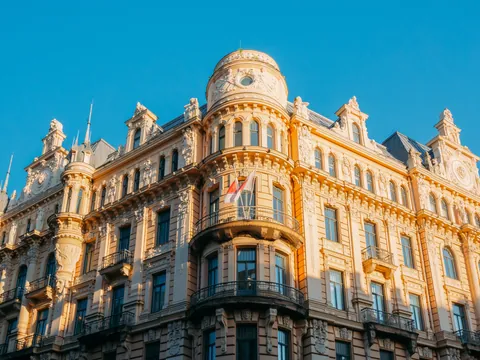 Edificio modernista firmado por Mikhail Eisenstein, uno de los arquitectos más influyentes de la época.