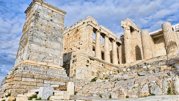 Propileos Acropolis Atenas visita la Acropolis y el Partenon excursiones y Actividades en Atenas