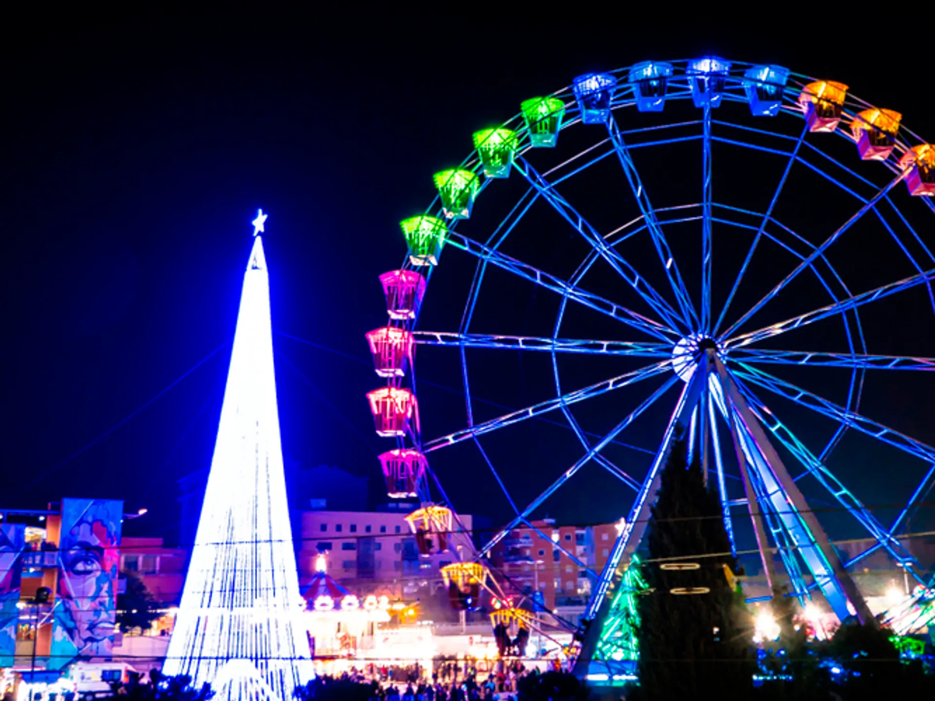 Noria gigante y árbol de navidad en Torrejón de Ardoz Madrid - - La Ciudad de la Navidad: Torrejón de Ardoz - Blog- Buendía Tours