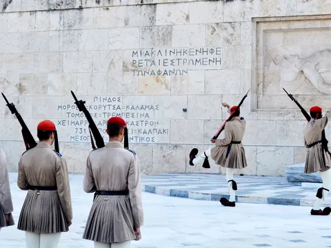 El cambio de guardia de los Evzones del Parlamento Griego, Atenas, Grecia