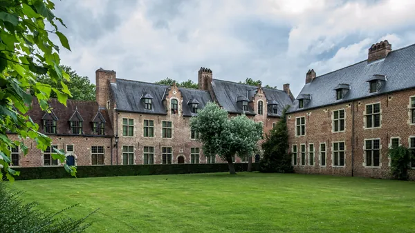 free tour Lovaina Imprescindible visita guiada en español Gran Beguinario Bélgica