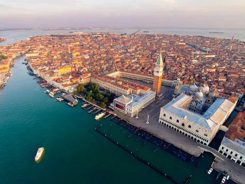 Vista aérea del Palacio Ducal y su entorno en Venecia
