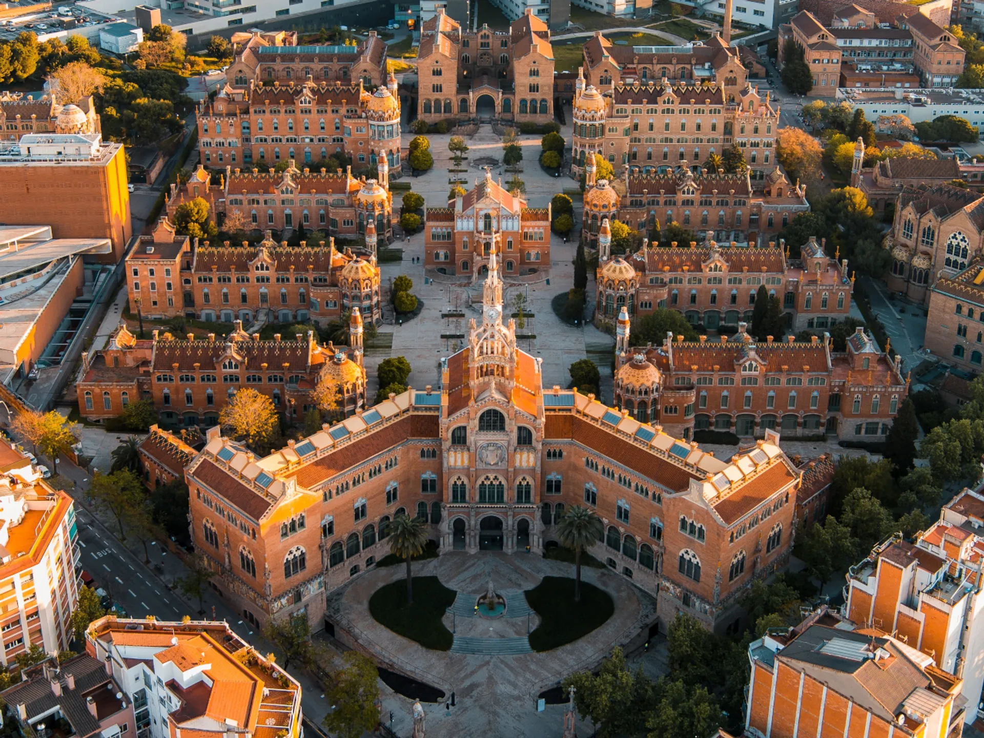 Pabellones del Hospital de la Santa Creu i Sant Pau - Hospital de la Santa Creu i Sant Pau de Barcelona - Qué ver en Barcelona - Guía de Viajes Barcelona - Buendía Tours