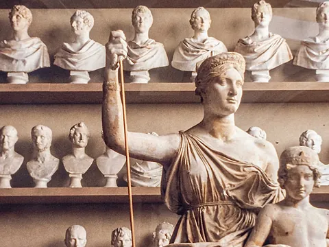 También encontraremos obras de Botticell, Pontormo o Juan de Bolonia.