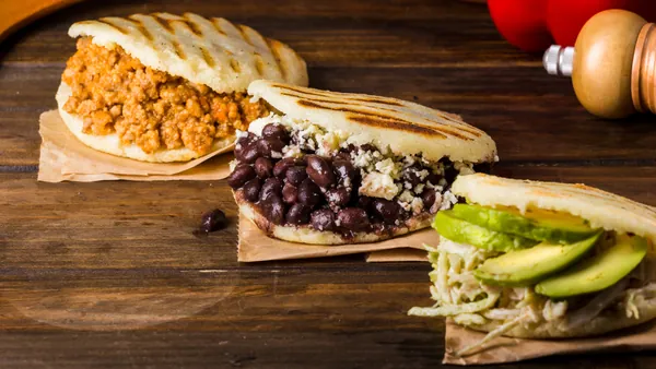 Food tour Cartagena Indias experiencia Gastronomica Arepas visita guiada Comida callejera Columbia