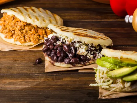 Food tour Cartagena Indias experiencia Gastronomica Arepas visita guiada Comida callejera Columbia