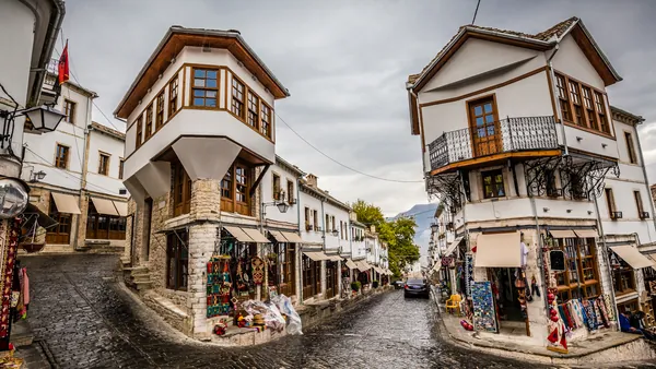 excursión Gijokastra desde Saranda Catillo Lekuresi Albania