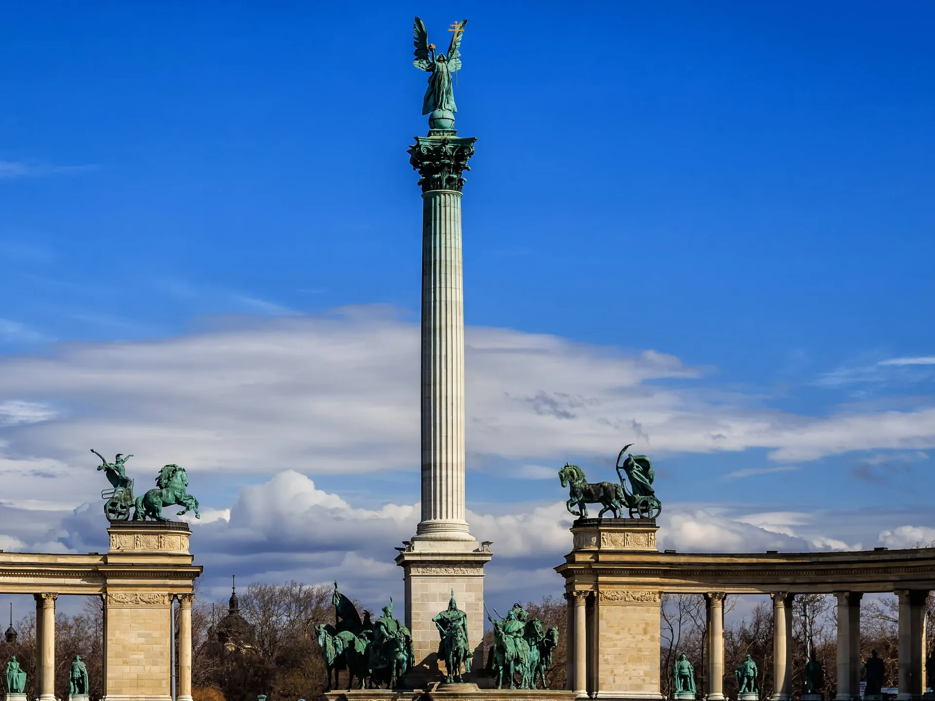 Plaza de los Héroes de Budapest - Qué ver en Budapest - Guía de Viajes Budapest - Buendía