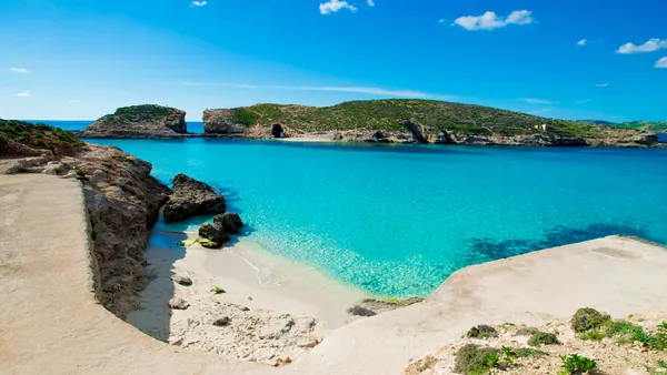 excursion-barco-isla-comino_laguna-azul_cuevas_blue-lagoon_crucero_paseo-barco_catamaran_malta_buendia-tours (3)_0.jpg