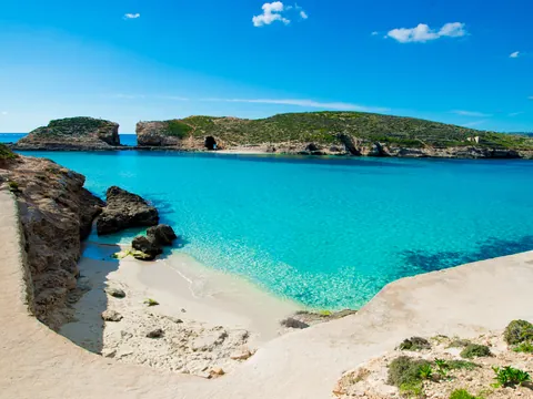 excursion-barco-isla-comino_laguna-azul_cuevas_blue-lagoon_crucero_paseo-barco_catamaran_malta_buendia-tours (3)_0.jpg