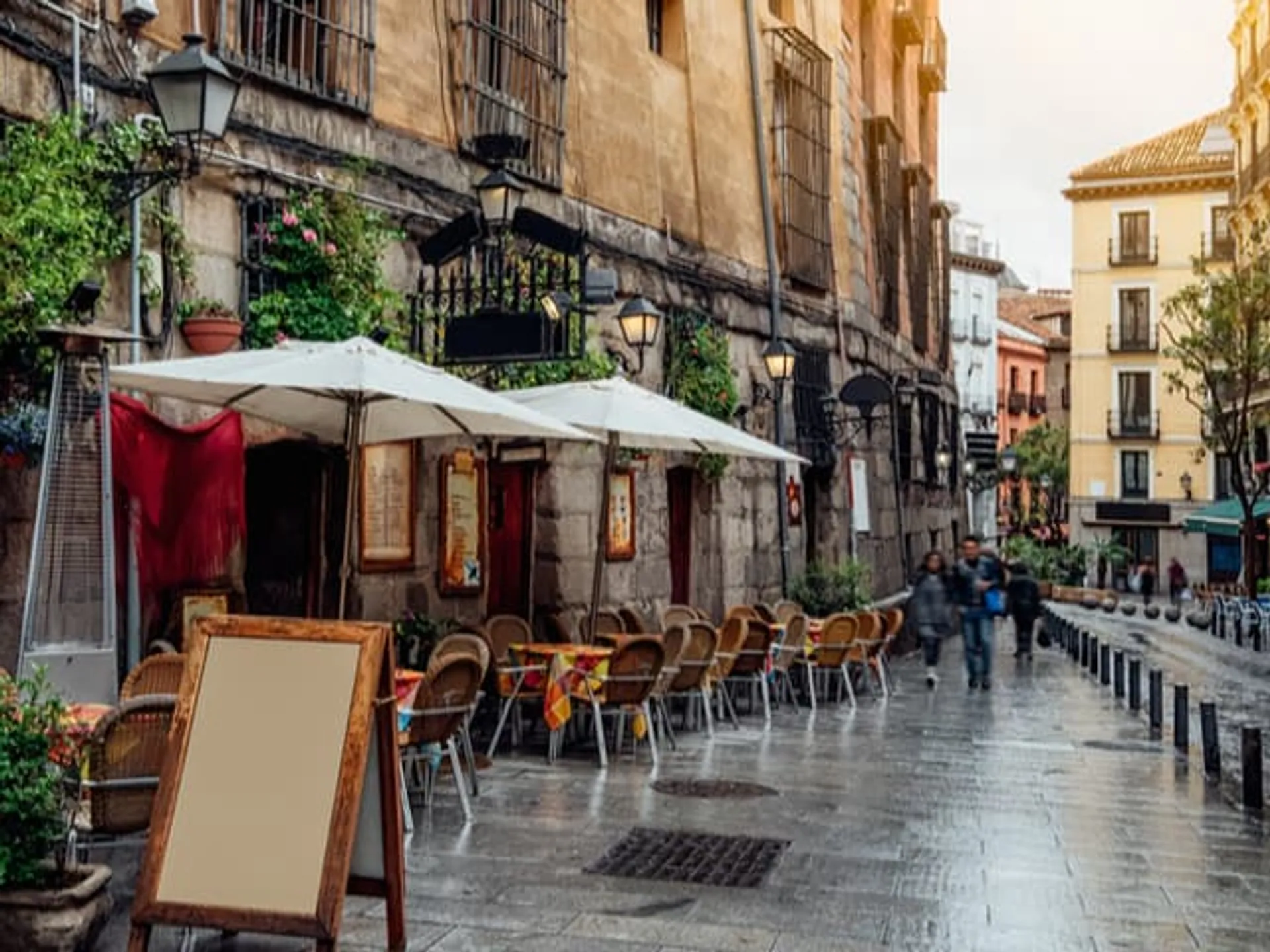 Bares típicos de Madrid--Los escenarios de la Serie Valeria de Netflix- Blog Buendía Tours