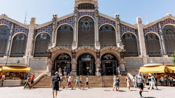 Fachada modernista del Mercado Central de Valencia
