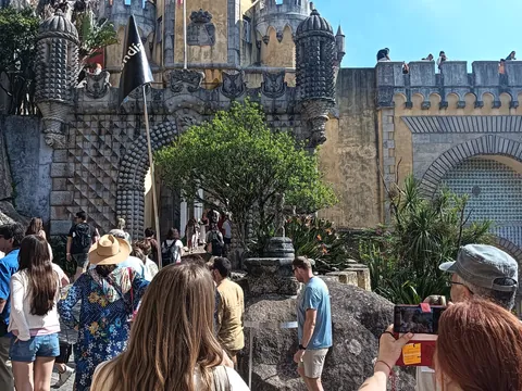 Guía de buendía en el Palacio da Pena, Sintra, Lisboa, Portugal