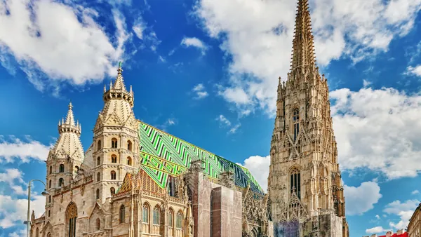 Impresionante e icónica, la Catedral de San Esteban domina el corazón de Viena.