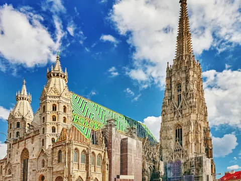 Impresionante e icónica, la Catedral de San Esteban domina el corazón de Viena.