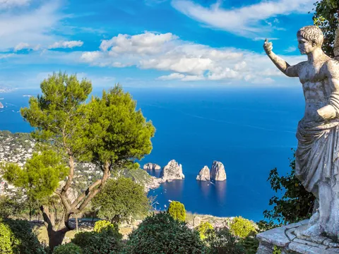 Monte Solero, al que se puede subir en telesilla, que no puede faltar en tu tour por Capri y Anacapri.