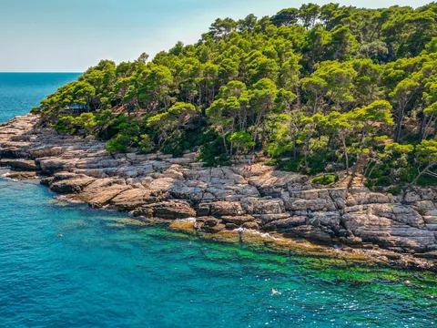 Acantilados en la isla de Kolocep, uno de los lugares más bonitos para pararse a realizar fotografías.