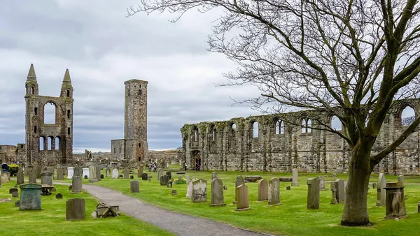 Restos de lo que fue el interior de la catedral de Saint Andrews