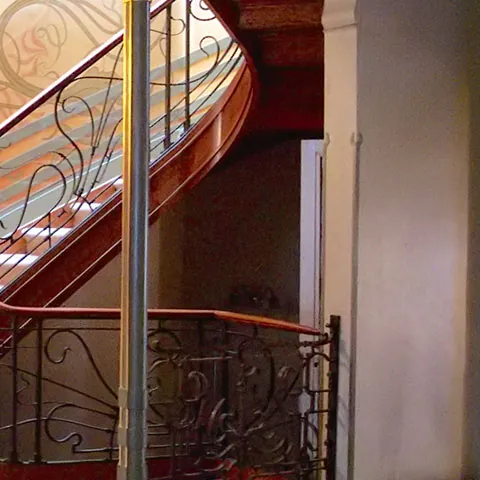 Escalera en el Hotel Tassel de Victor Horta hecho con estilo Art Nouveau en Bruselas