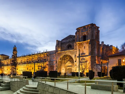 visita guiada León misterios leyendas nocturno Castilla León