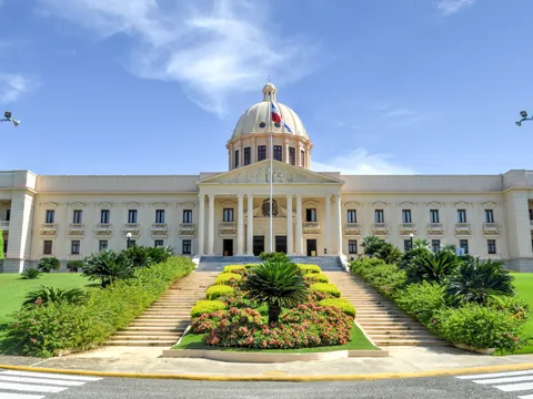 excursión Santo Domingo desde Punta Cana visita guiada Palacio Nacional Transporte República Dominicana