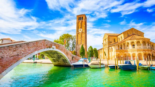 Basílica de Santa María y San Donato junto al canal de Murano, Venecia