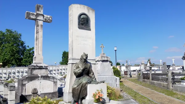 Tumbas históricas del cementerio de La Carriona en Avilés, Asturias
