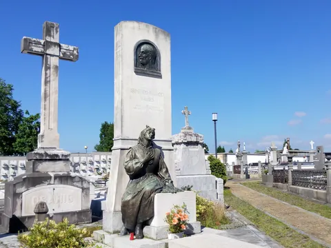 Tumbas históricas del cementerio de La Carriona en Avilés, Asturias