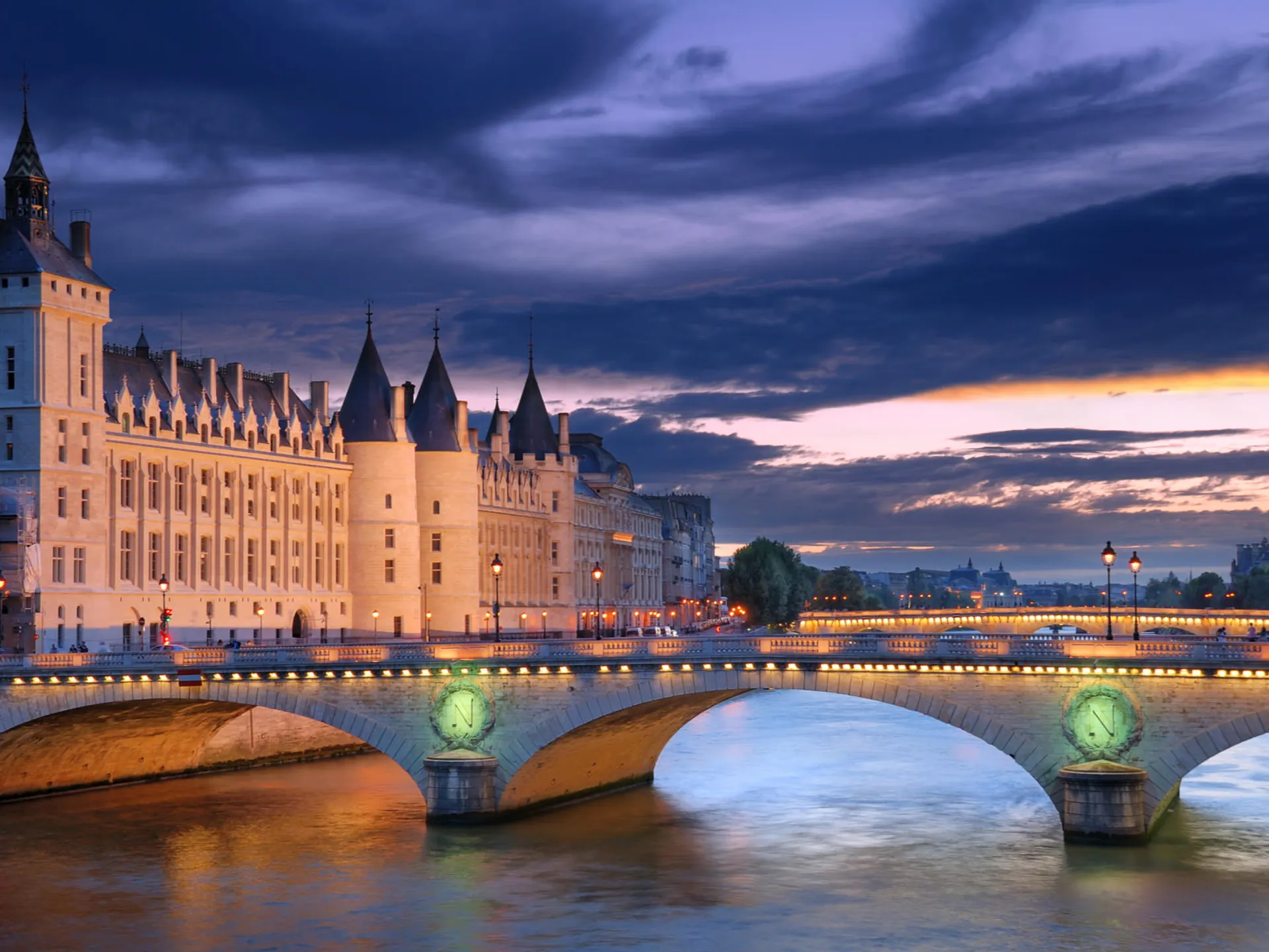 conciergerie-shutterstock_112223990_0.jpg
