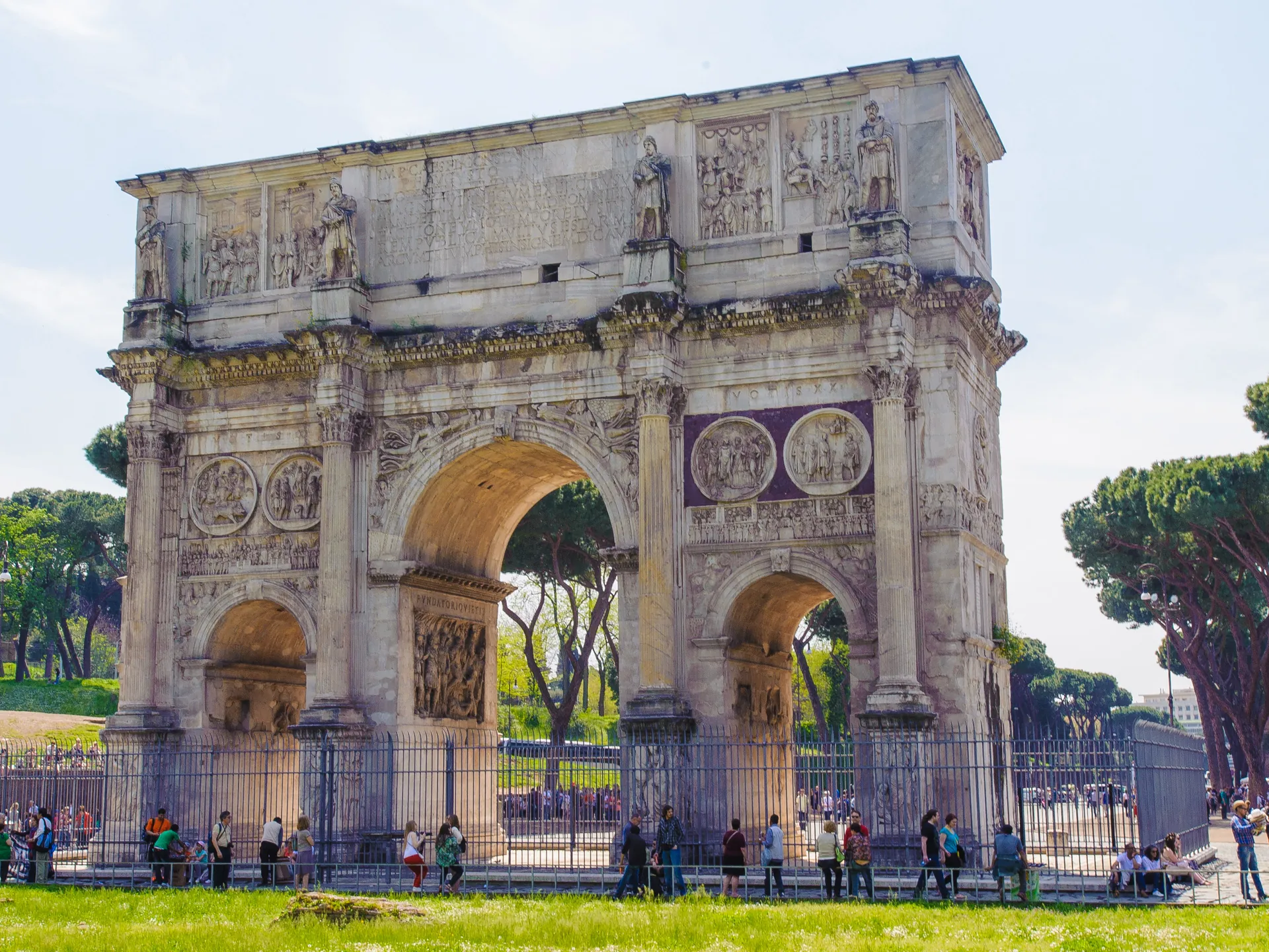 Vista del Arco de Constantino - Arco de Constantino - Qué ver en Roma - Guía de Viajes Roma - Buendía Tours