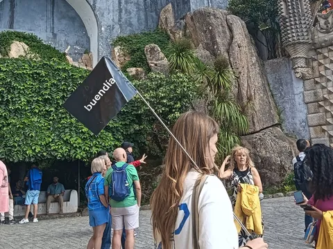 Guía de buendía en el Palacio da Pena, Sintra, Lisboa, Portugal