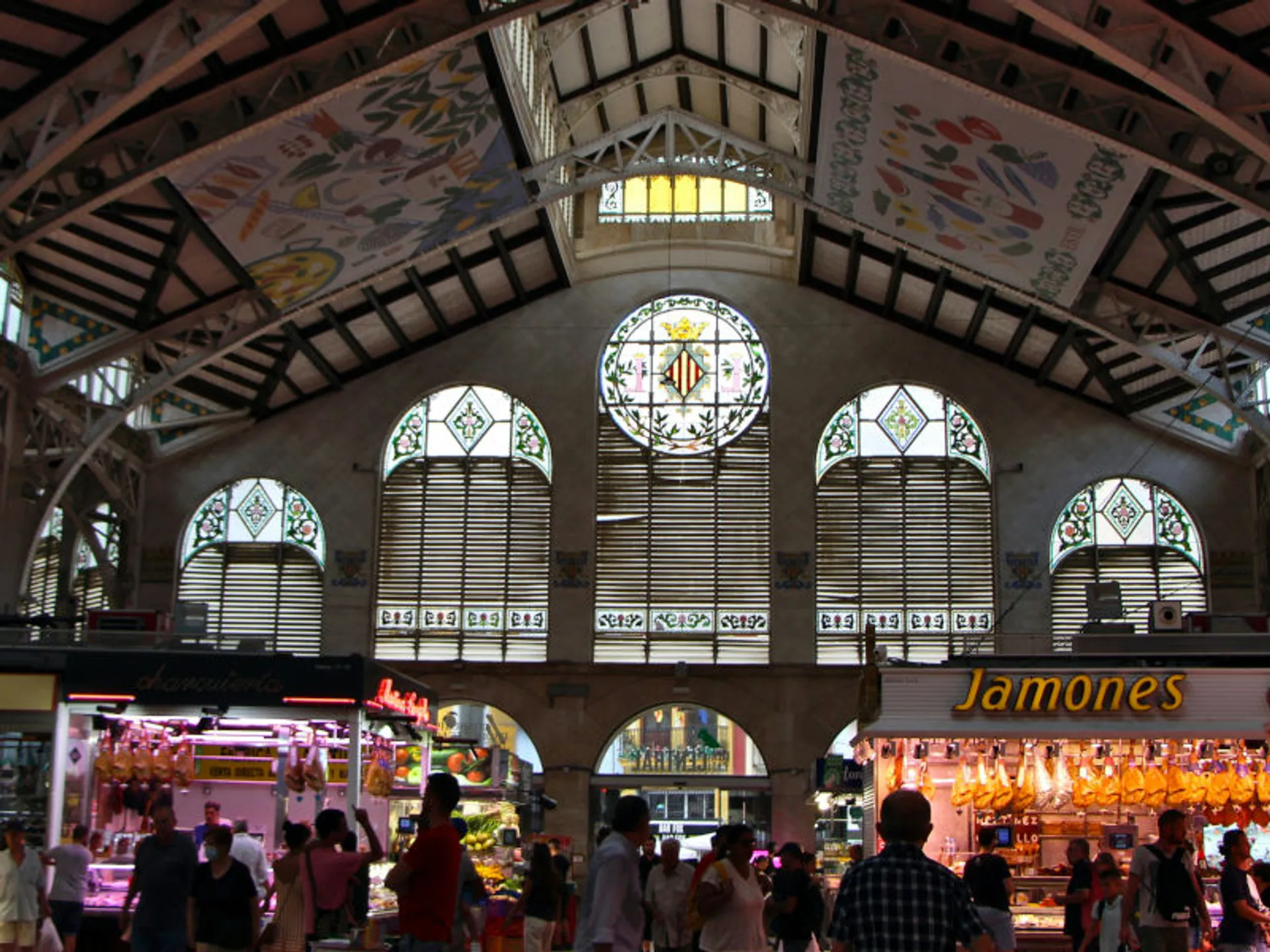El Mercado Central es uno de los lugares imprescindibles que ver en Valencia en 1 día.